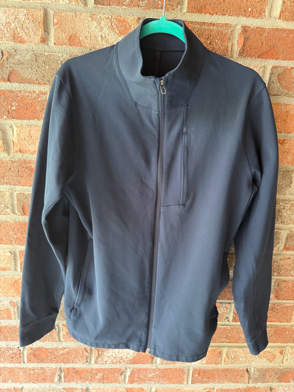 Lululemon Men's Sojourn
Jacket.Navy size Large